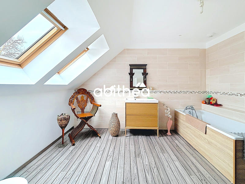 Maison - 200 m² - 9 pièces