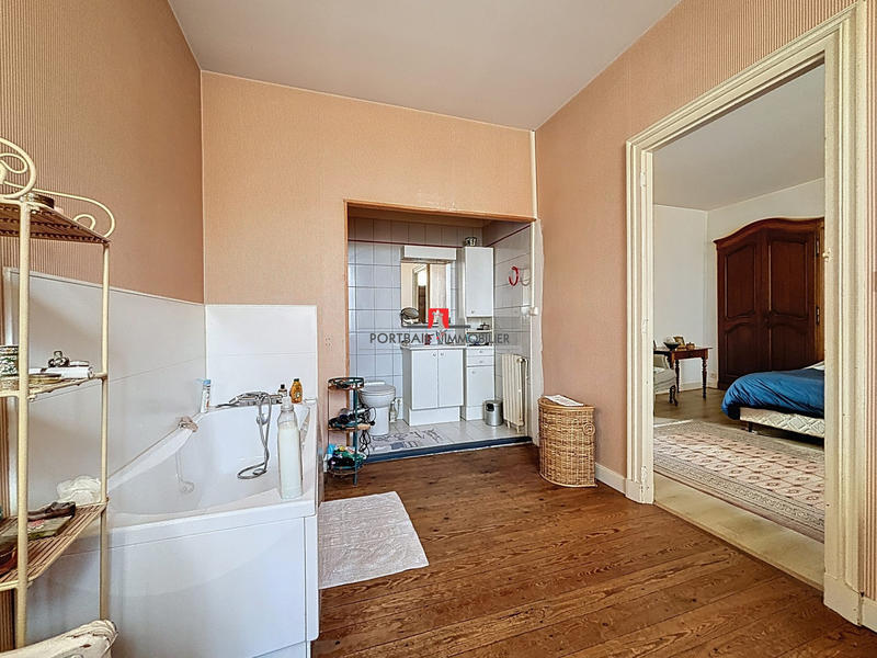 Maison - 251 m² - 5 pièces