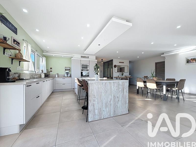 Maison - 200 m² - 8 pièces