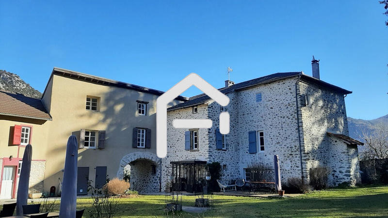 Maison - 840 m² - 22 pièces