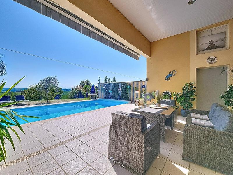 Maison - 200 m² - 8 pièces