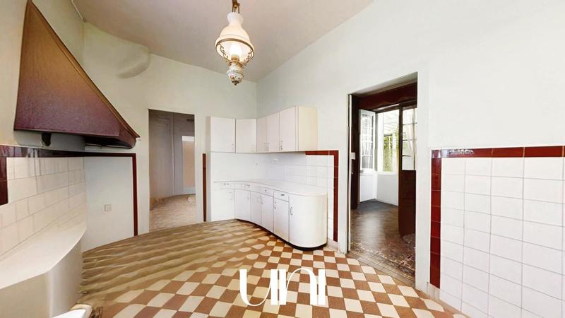 Maison - 280 m² - 11 pièces