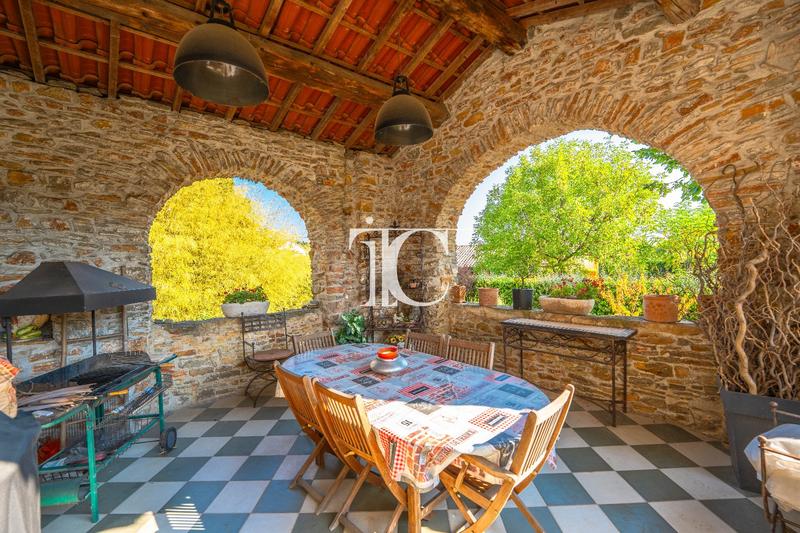 Maison - 198 m² - 7 pièces