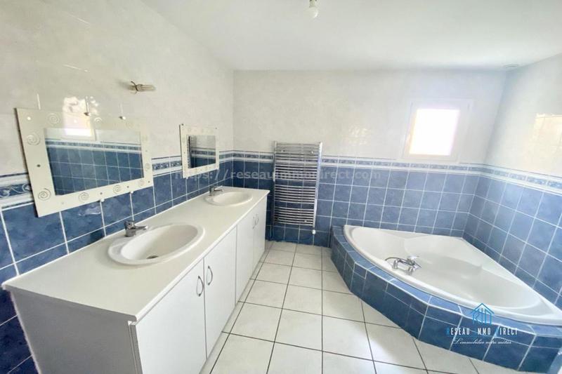 Maison traditionnelle - 155 m² - 6 pièces