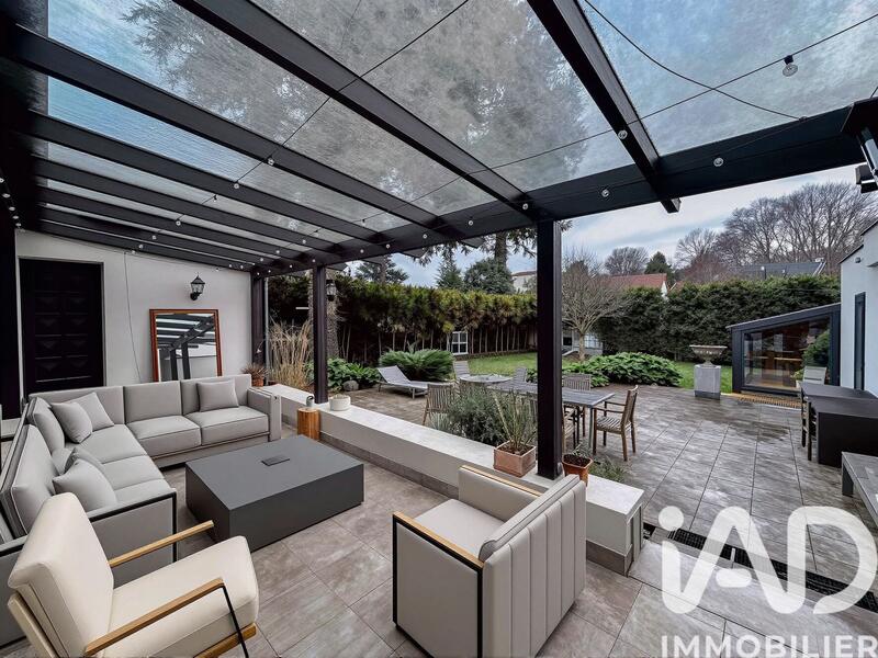 Maison - 208 m² - 8 pièces