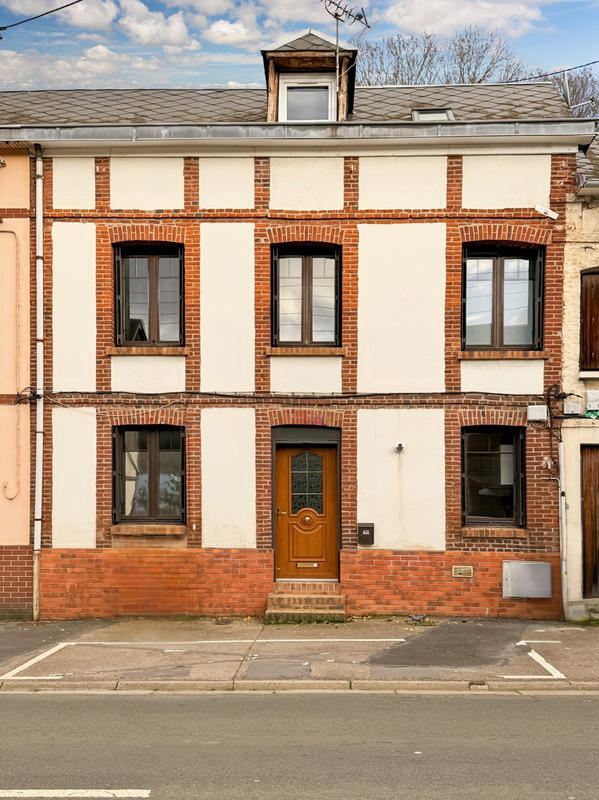 Maison - 94 m² - 5 pièces