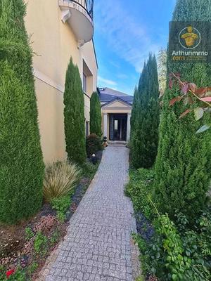 Maison - 230 m² - 7 pièces