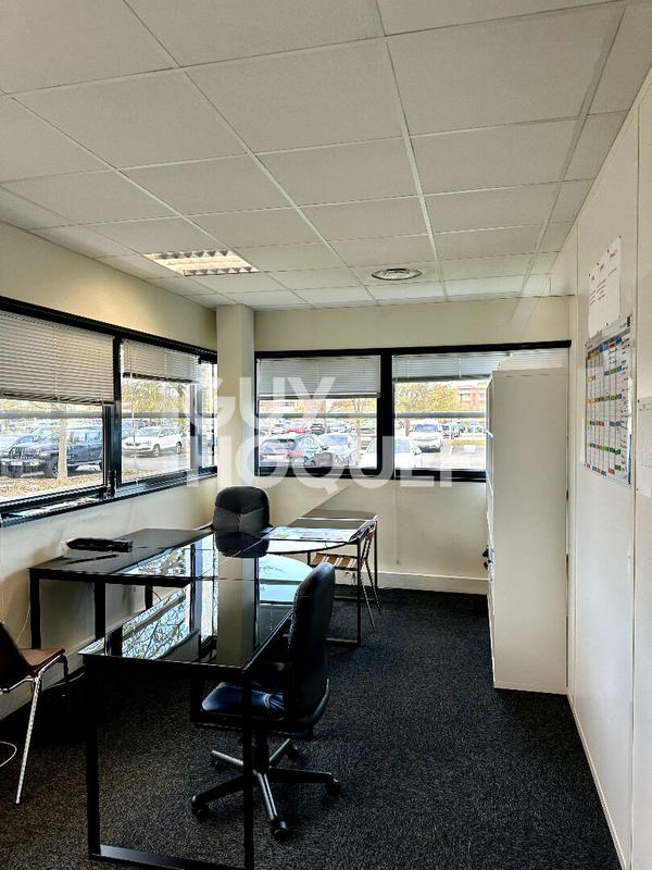 Bureau - 96 m² - 4 pièces