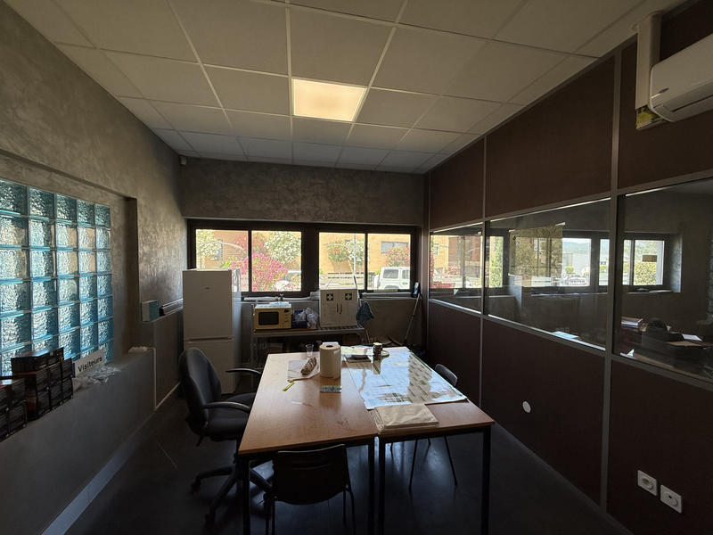 Local d'activités - 376 m²