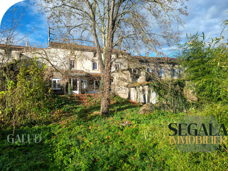 Maison - 230 m² - 8 pièces