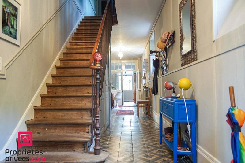 Maison - 320 m² - 10 pièces