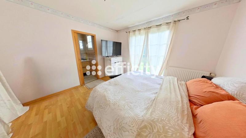 Maison - 230 m² - 8 pièces