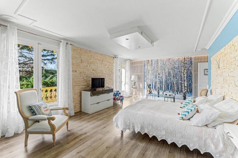 Propriété - 330 m² - 6 pièces