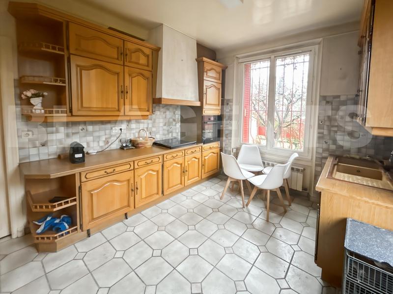 Maison de ville - 263 m² - 9 pièces