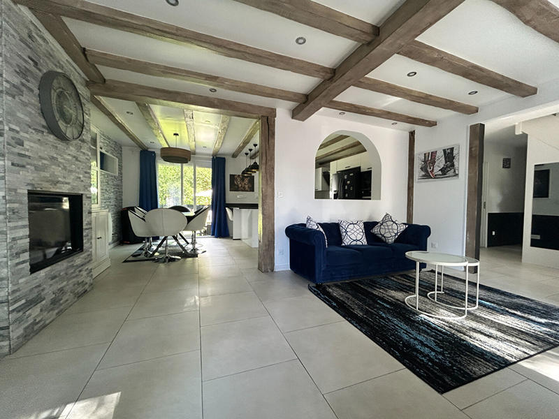 Maison - 141 m² - 8 pièces