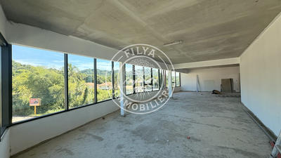 Local commercial - 106 m² - 1 pièce