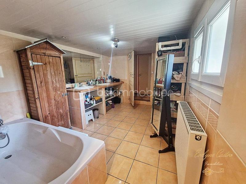 Maison - 323 m² - 8 pièces