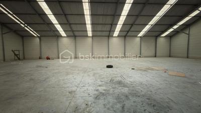 Local commercial - 1 471 m² - 2 pièces