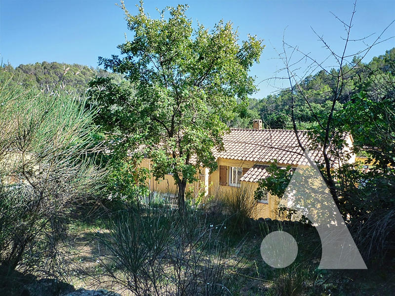 Maison - 256 m² - 11 pièces