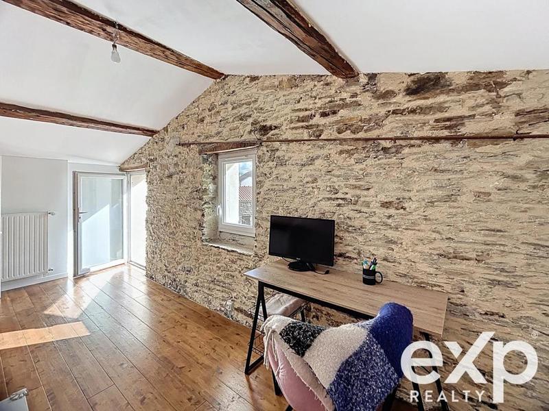 Maison - 209 m² - 9 pièces