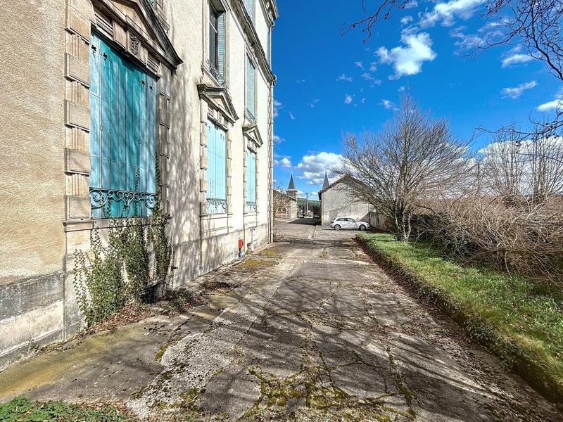 Château - 250 m² - 16 pièces