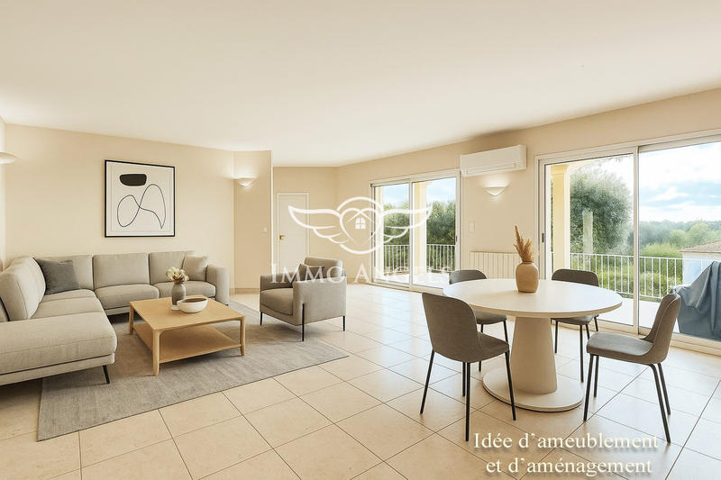 Maison traditionnelle - 240 m² - 8 pièces