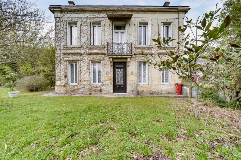 Maison - 330 m² - 10 pièces