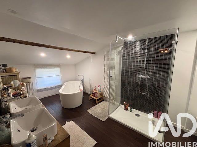 Maison - 220 m² - 7 pièces