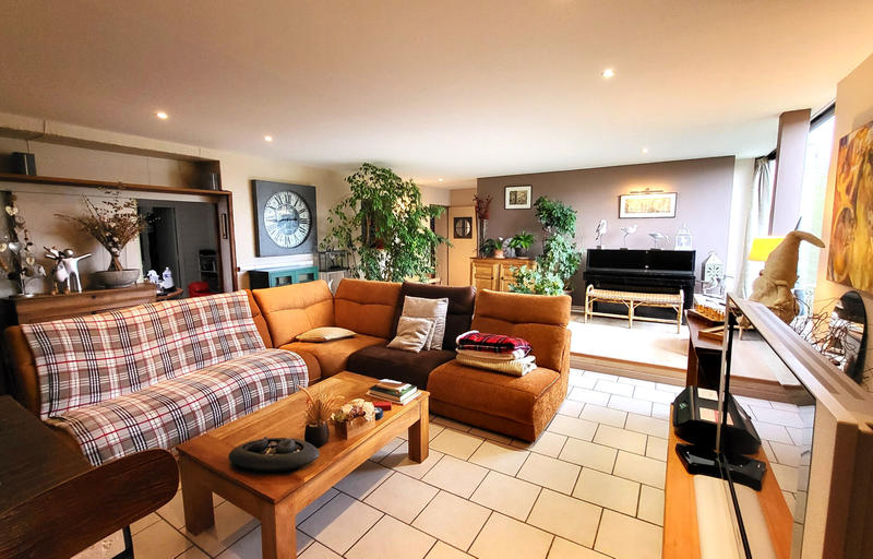 Maison - 245 m² - 11 pièces