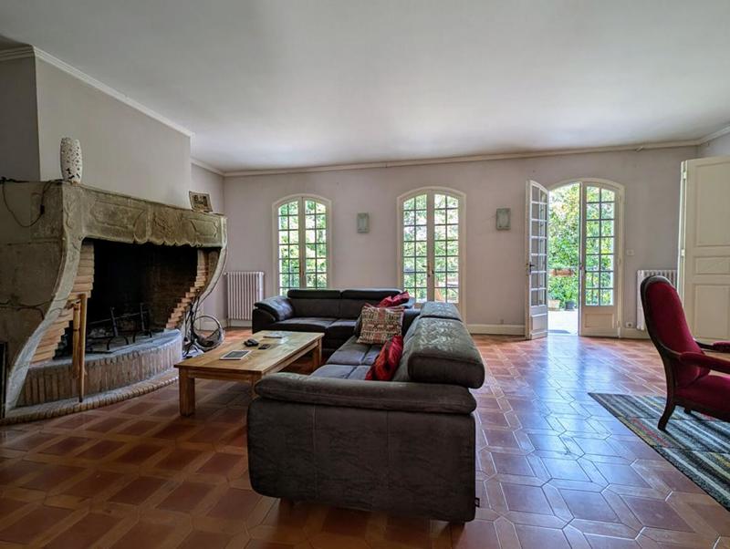 Propriété - 371 m² - 10 pièces