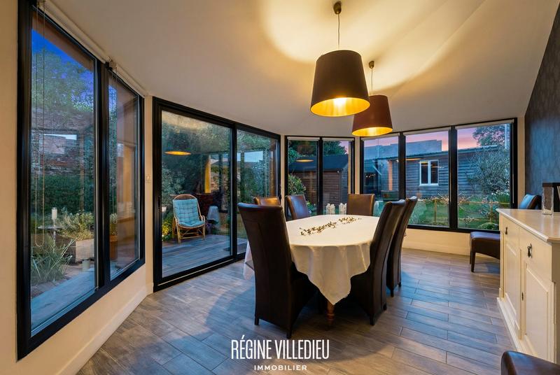 Maison - 211 m² - 10 pièces