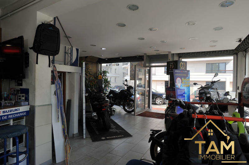 Maison - 335 m² - 10 pièces