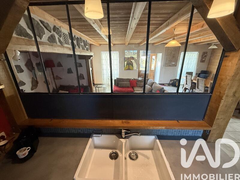 Maison - 250 m² - 1 pièce