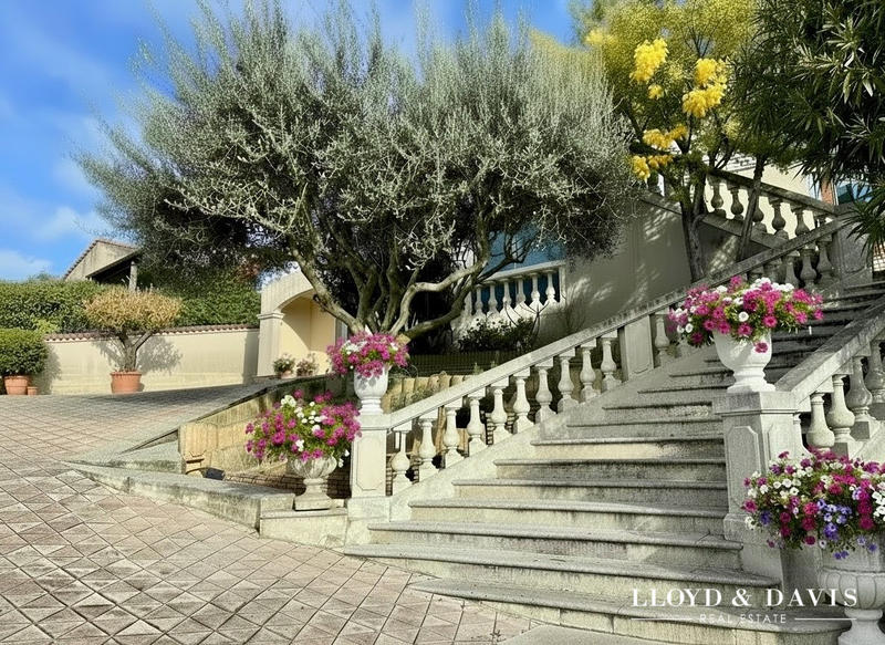 Maison - 236 m² - 7 pièces