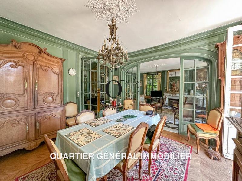 Maison de maîtres - 300 m² - 6 pièces