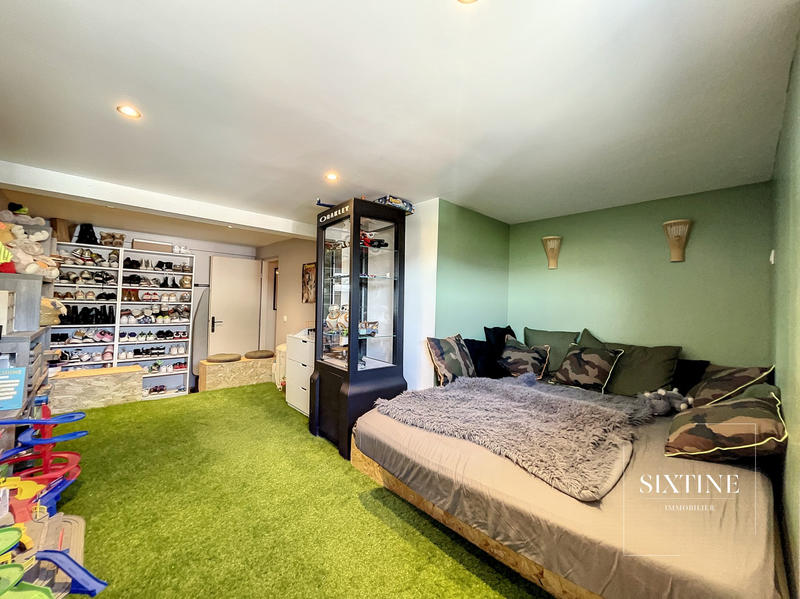 Appartement - 80 m² - 4 pièces