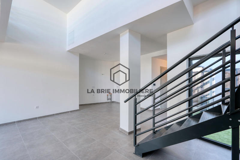 Loft - 85 m² - 5 pièces