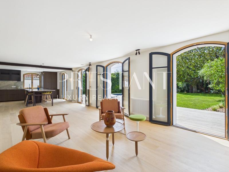 Maison - 231 m² - 7 pièces