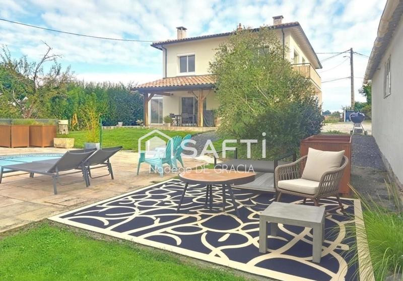 Maison - 211 m² - 7 pièces