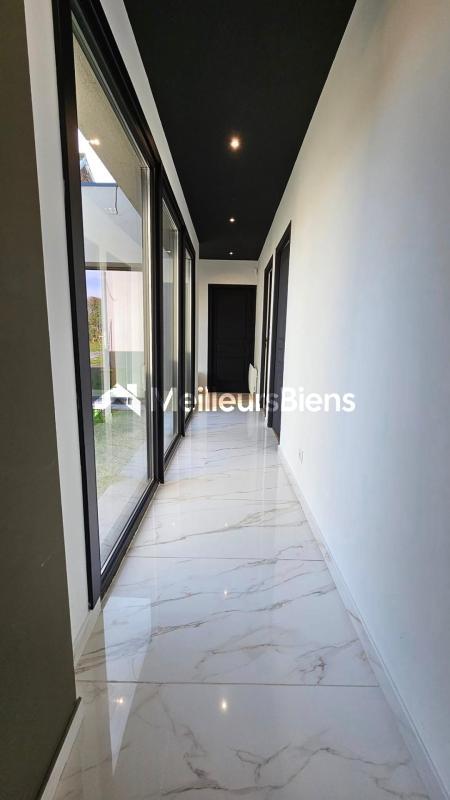 Maison - 328 m² - 8 pièces