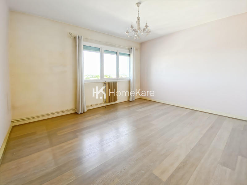 Appartement - 90 m² - 4 pièces