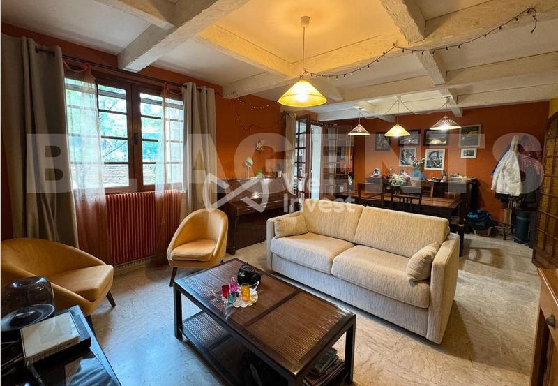 Maison - 235 m² - 8 pièces