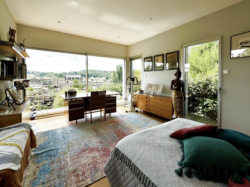 Maison - 220 m² - 7 pièces