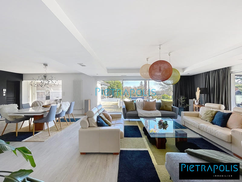 Villa - 222 m² - 6 pièces