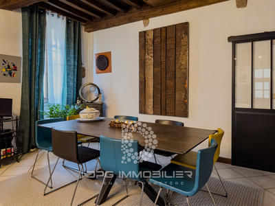 Maison - 242 m² - 12 pièces