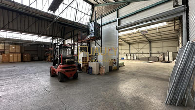Entrepôt - 2 200 m²