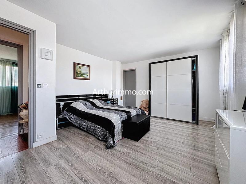 Maison - 220 m² - 10 pièces