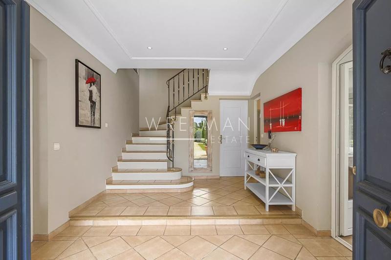 Villa - 248 m² - 8 pièces