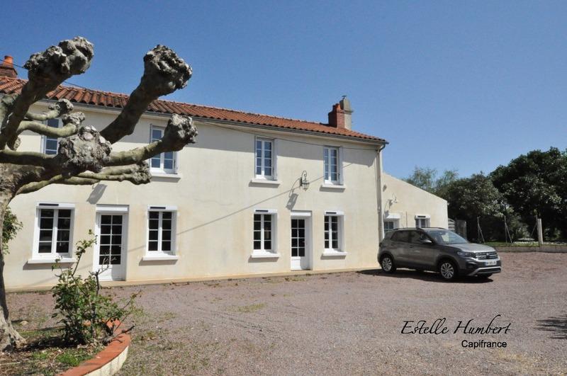 Maison - 205 m² - 10 pièces