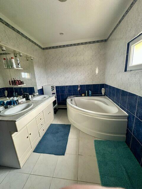 Maison - 112 m² - 6 pièces